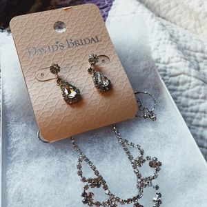 FREE with any purchase Set Necklace/Earrings